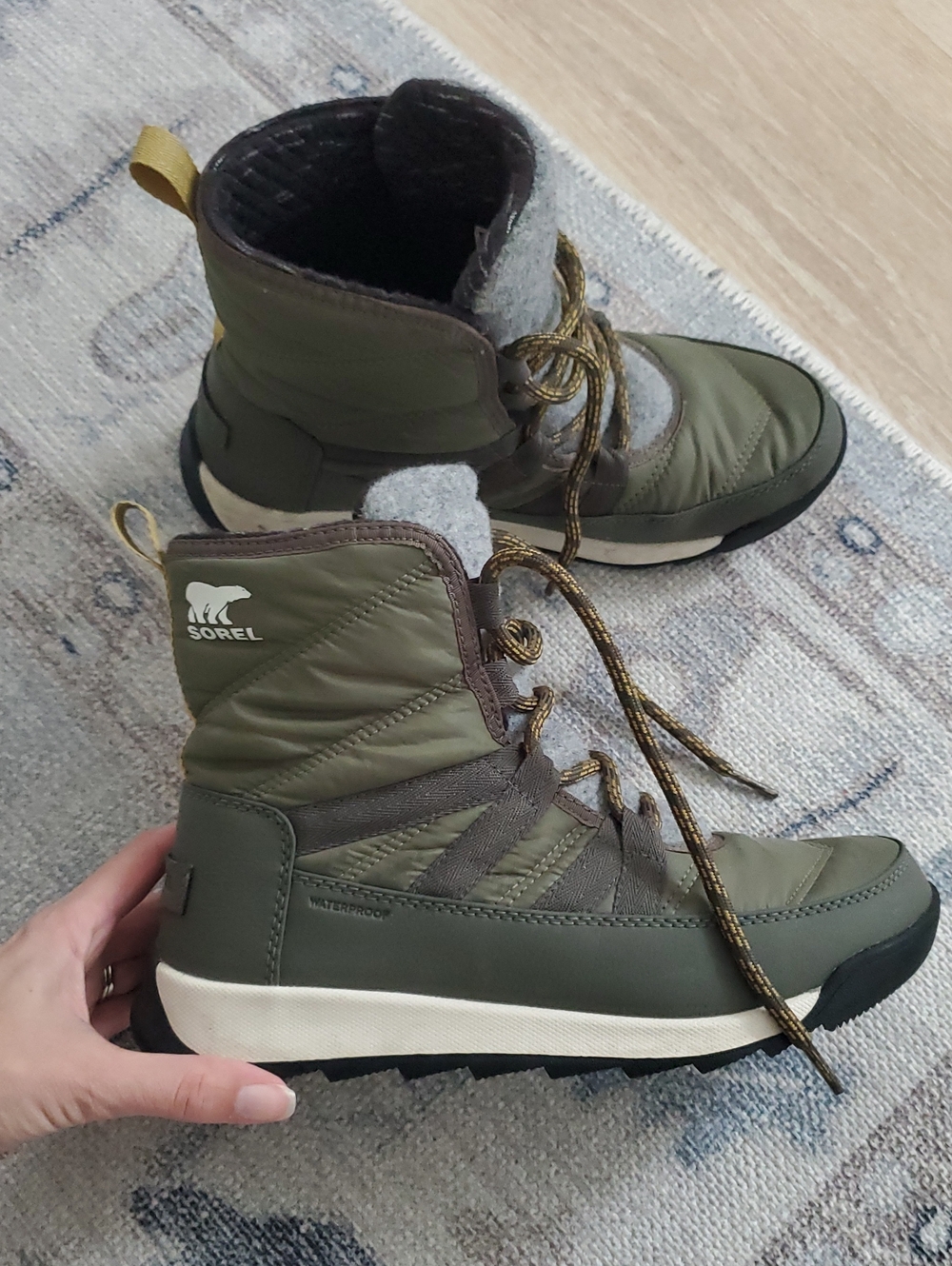 Sorel Womens Waterproof Olive Green and Gray Lace-Up Winter Snow Boots Sz7.5